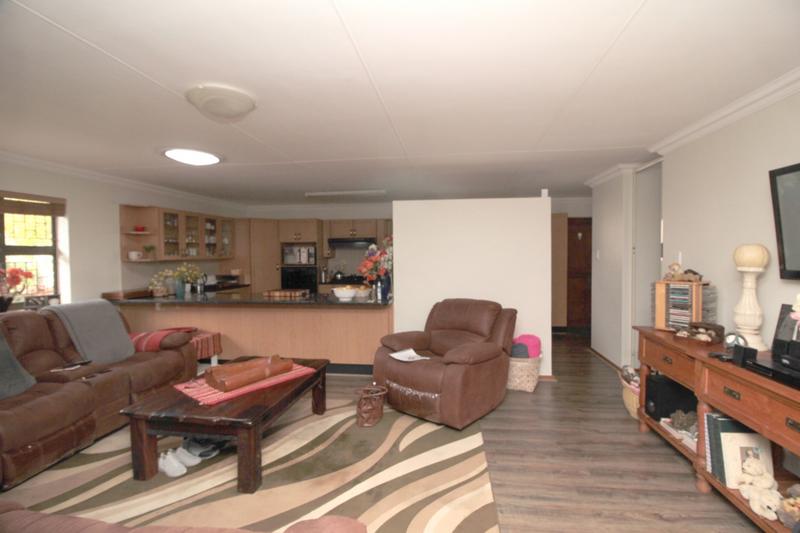 3 Bedroom Property for Sale in Fraaiuitsig Western Cape